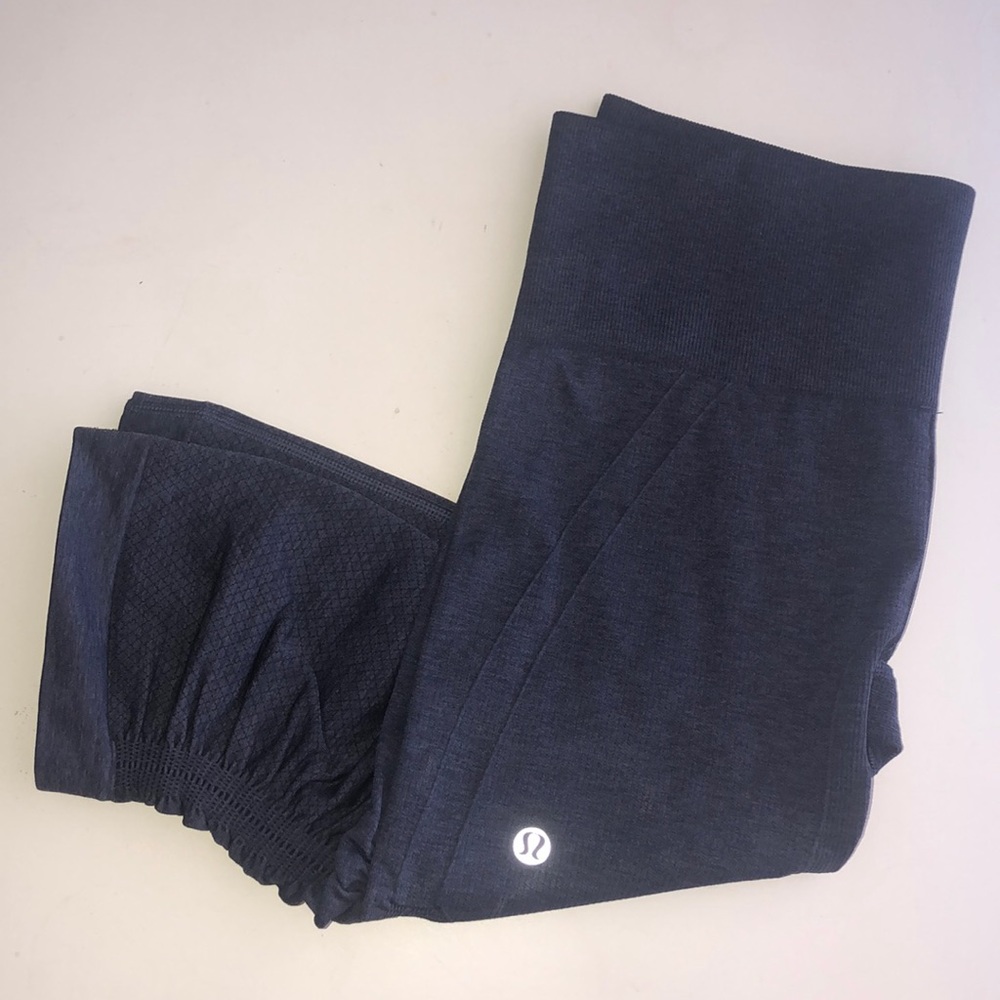 Lululemon below the knee navy blue leggings.